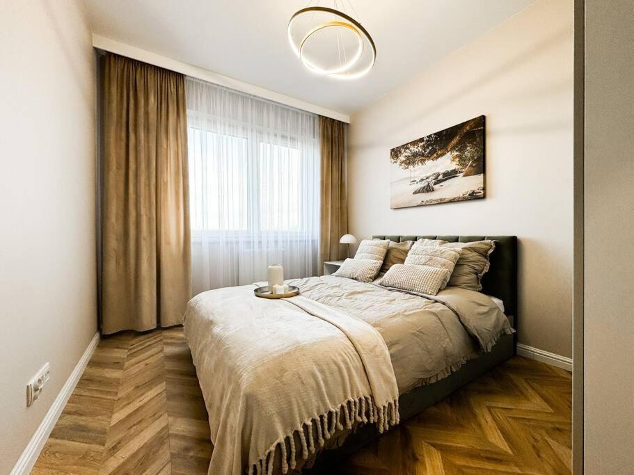 Balcony & Parking, Modern Elegant Apartment! Near Tram Vratislav Exteriér fotografie