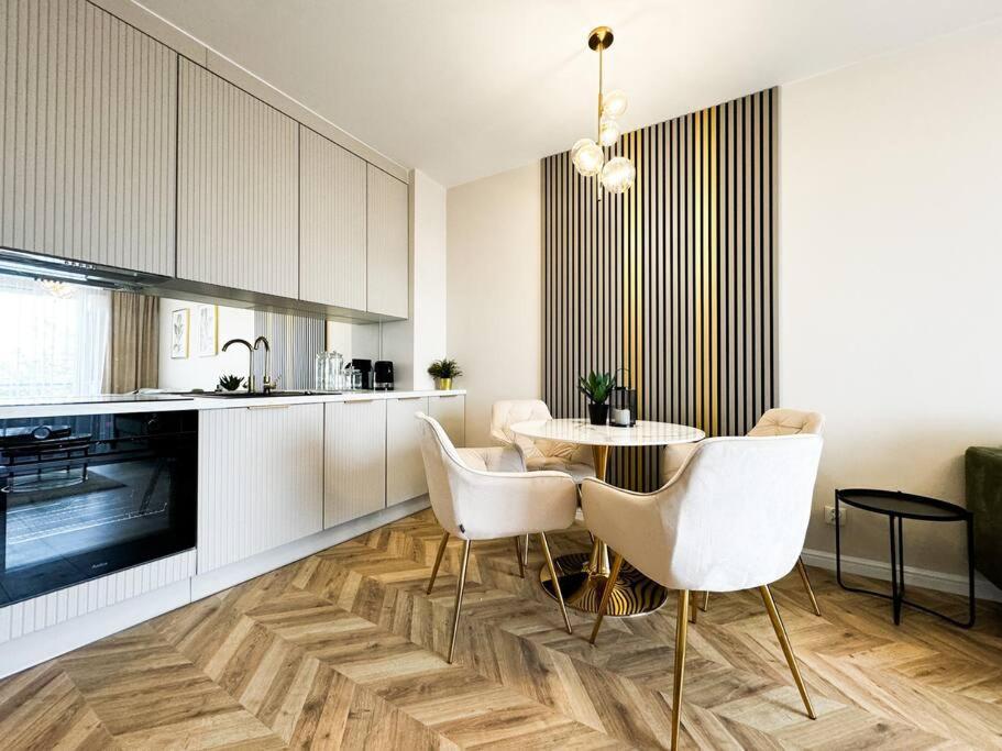 Balcony & Parking, Modern Elegant Apartment! Near Tram Vratislav Exteriér fotografie